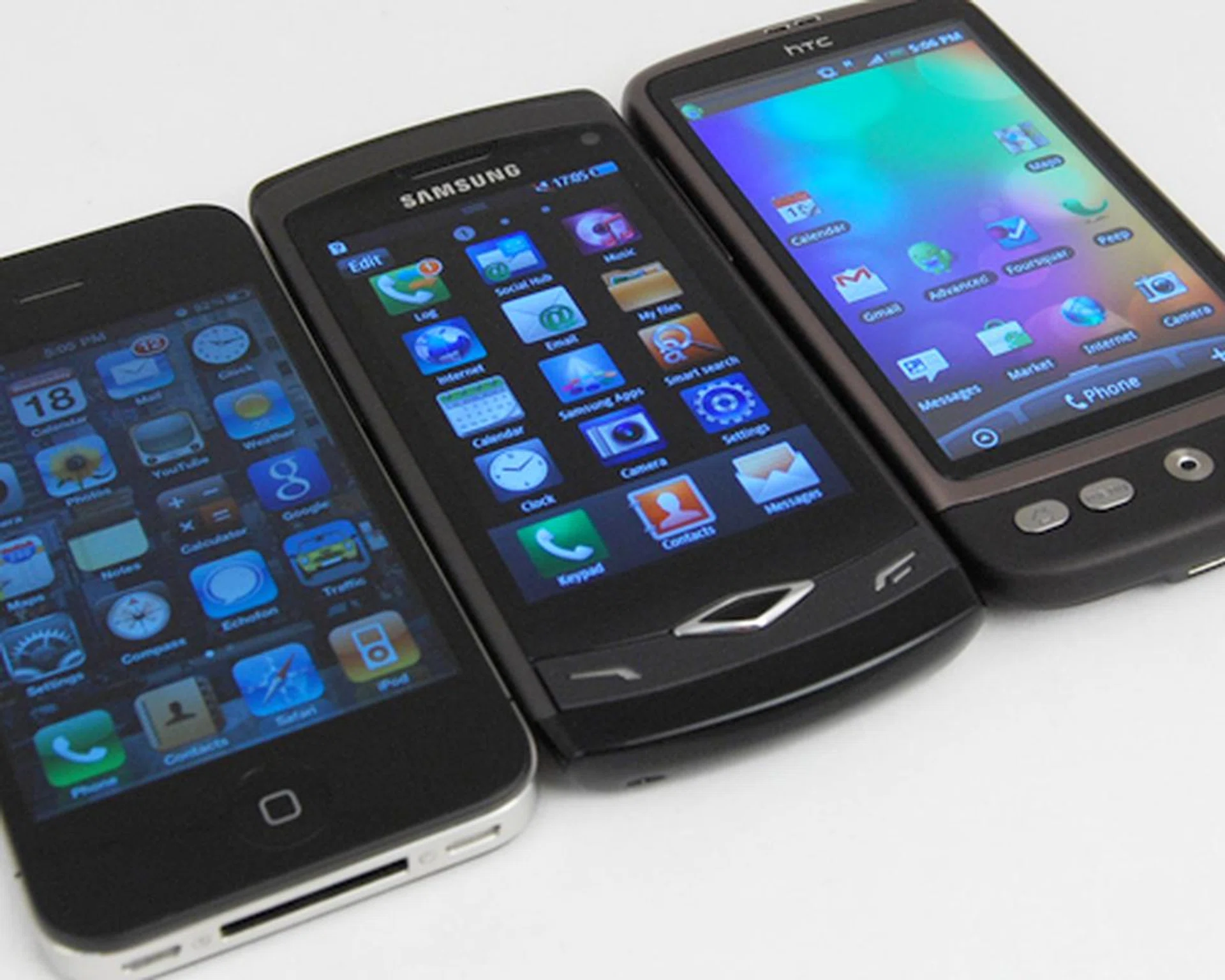 The Wave's Super AMOLED screen tossed back richer colors at various angles, as compared to the Apple iPhone 4 (left) and HTC Desire (right) screens.