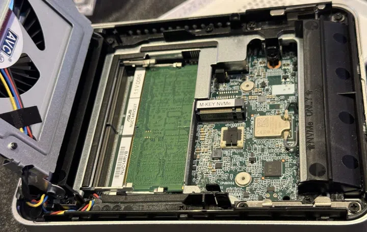 The inner workings of the ASUS NUC 14 Pro+.