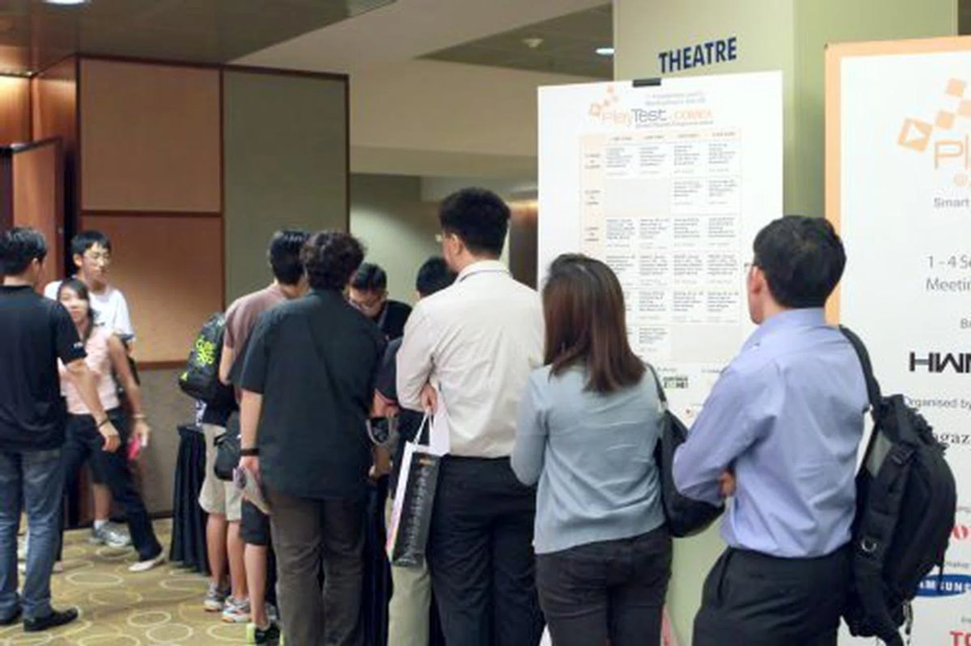 Choose from five different seminars on the top tech trends happening at COMEX 2011.