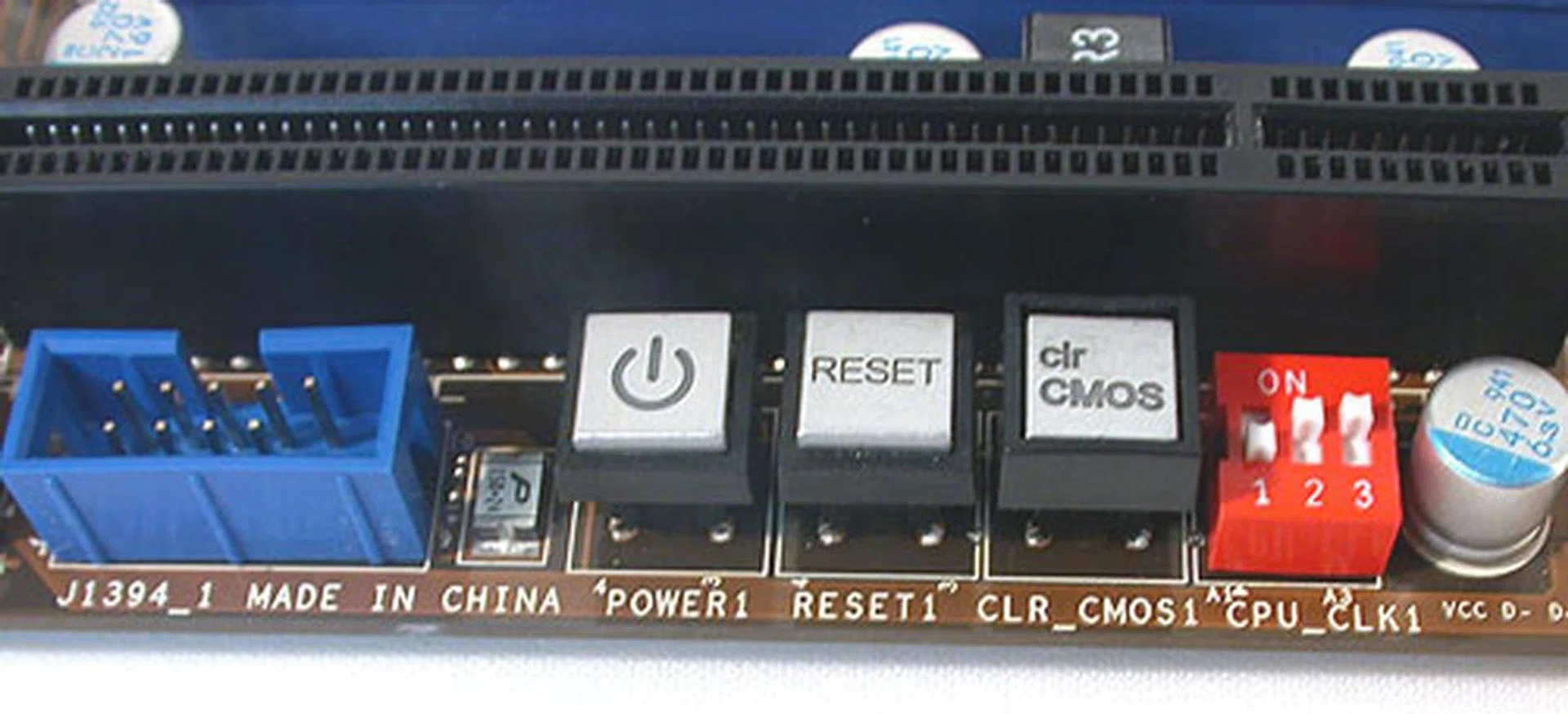 Onboard switches are sidelined to the edge of the motherboard, with MSI adding an overclocking jumper/switch to toggle a few preset base clock settings.