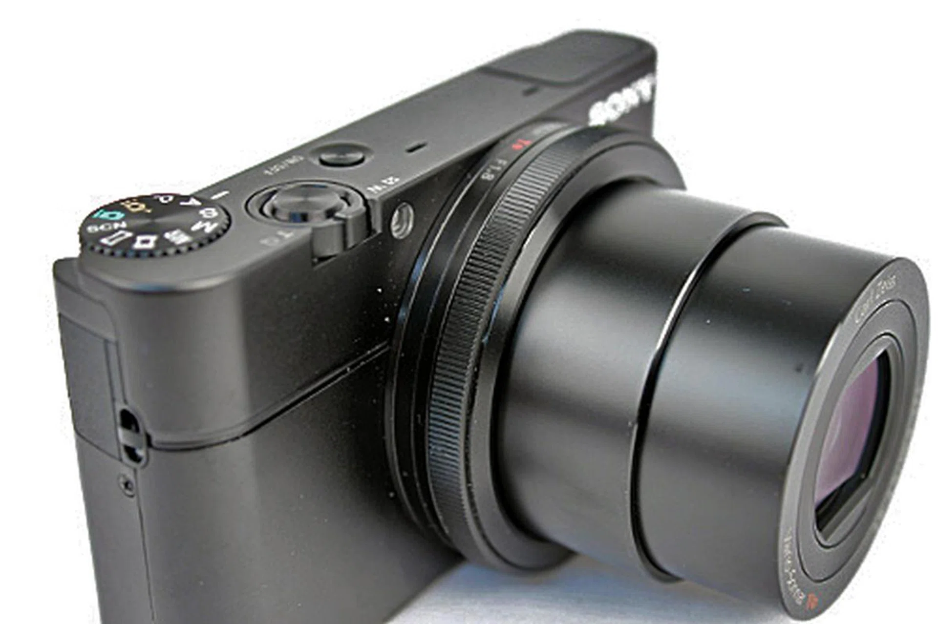 The control ring surrounding the lens is a very useful feature that makes adjusting the shooting and camera settings on the fly much quicker.