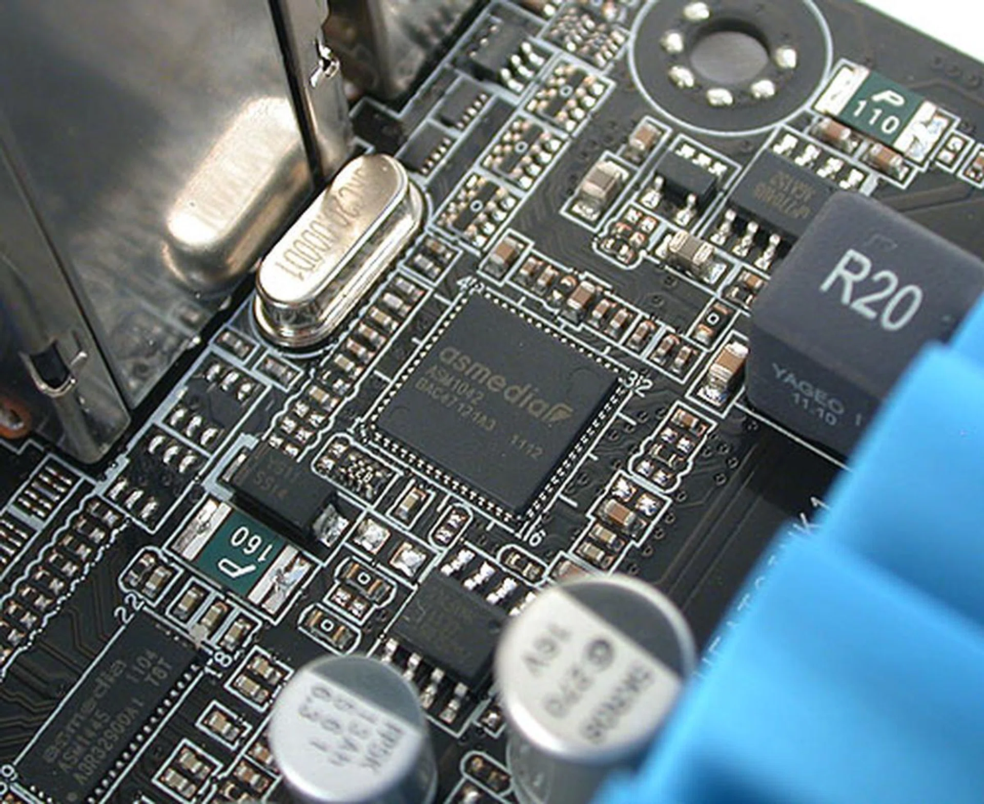 This board comes with two extra USB 3.0 ports thanks to this Asmedia controller. 
