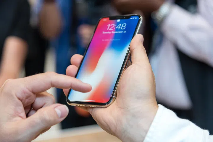 The iPhone X is so pretty.