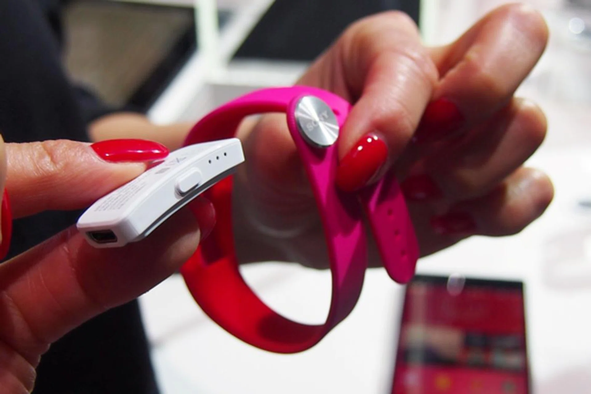 The Sony SmartBand SWR10 is made up for a removable Core unit and a wrist band.