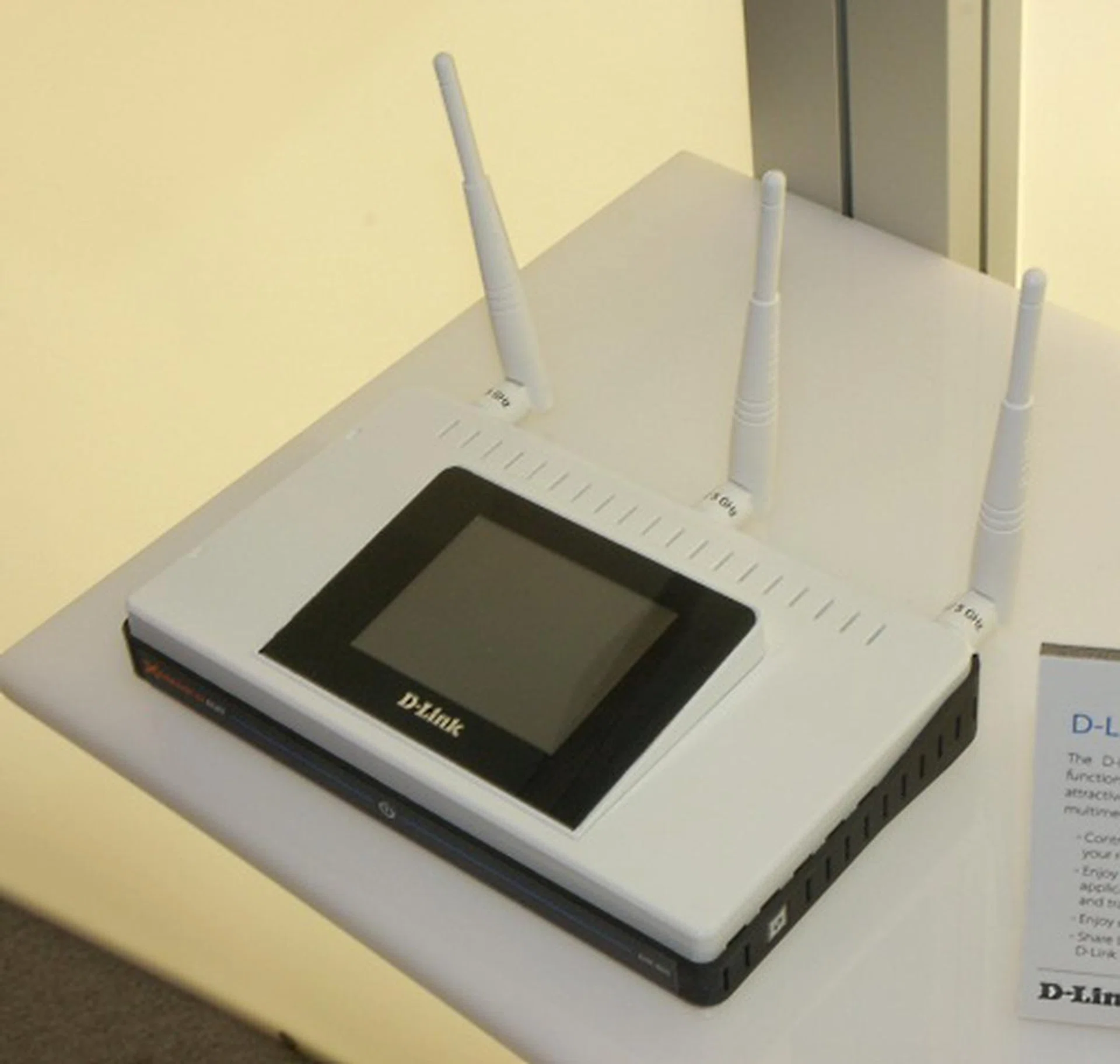 Can a touchscreen make a router sexy? Well, th printer guys are doing it so why not? Personally, we aren't too sure but D-Link is taking this route with the D-Link Touch. Available by the end of Q2 for around US$360.