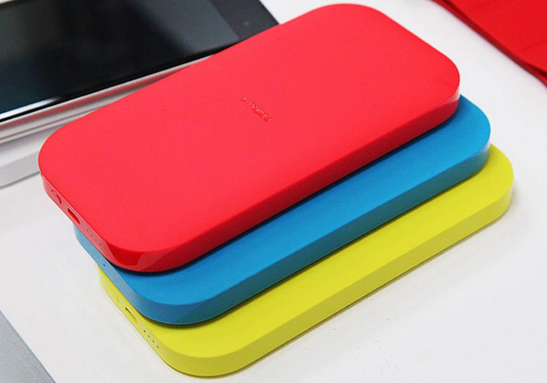 Nokia's new wireless charging packs does not only give you more power on-the-go, but allows you to be color coordinated with your devices as well.