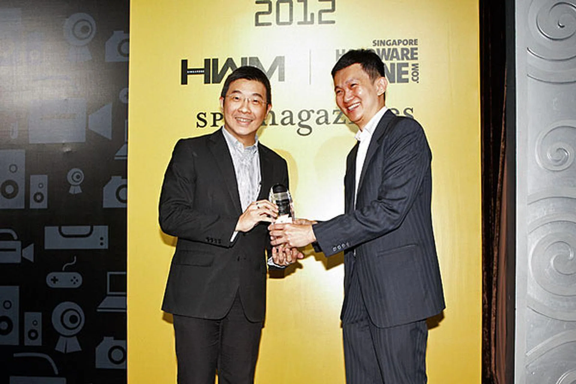 ASUS won a total of four awards: Reader's Choice for Best Graphics Card Brand, Best Motherboard Brand, and Editor's Choice for Best Enthusiast Motherboard for Intel, and Best Enthusiast Motherboard for AMD. Here's Mr. Darwin Wu, Regional Director for OPBG, ASUS, accepting the awards.