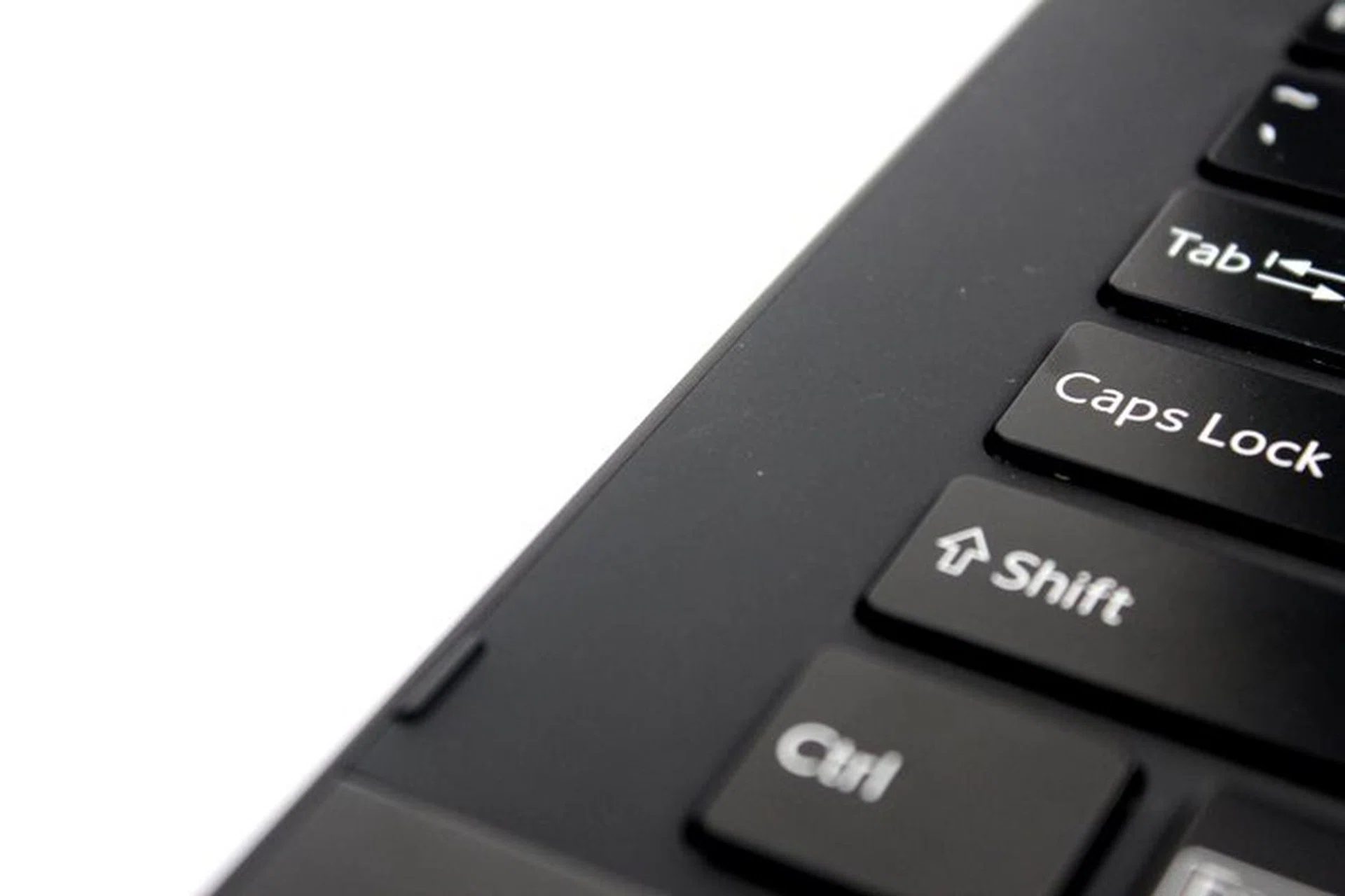 We also found that if you were to grip the notebook at its edges, the components that make up the keyboard well and the side would give off a slight creaking sound.