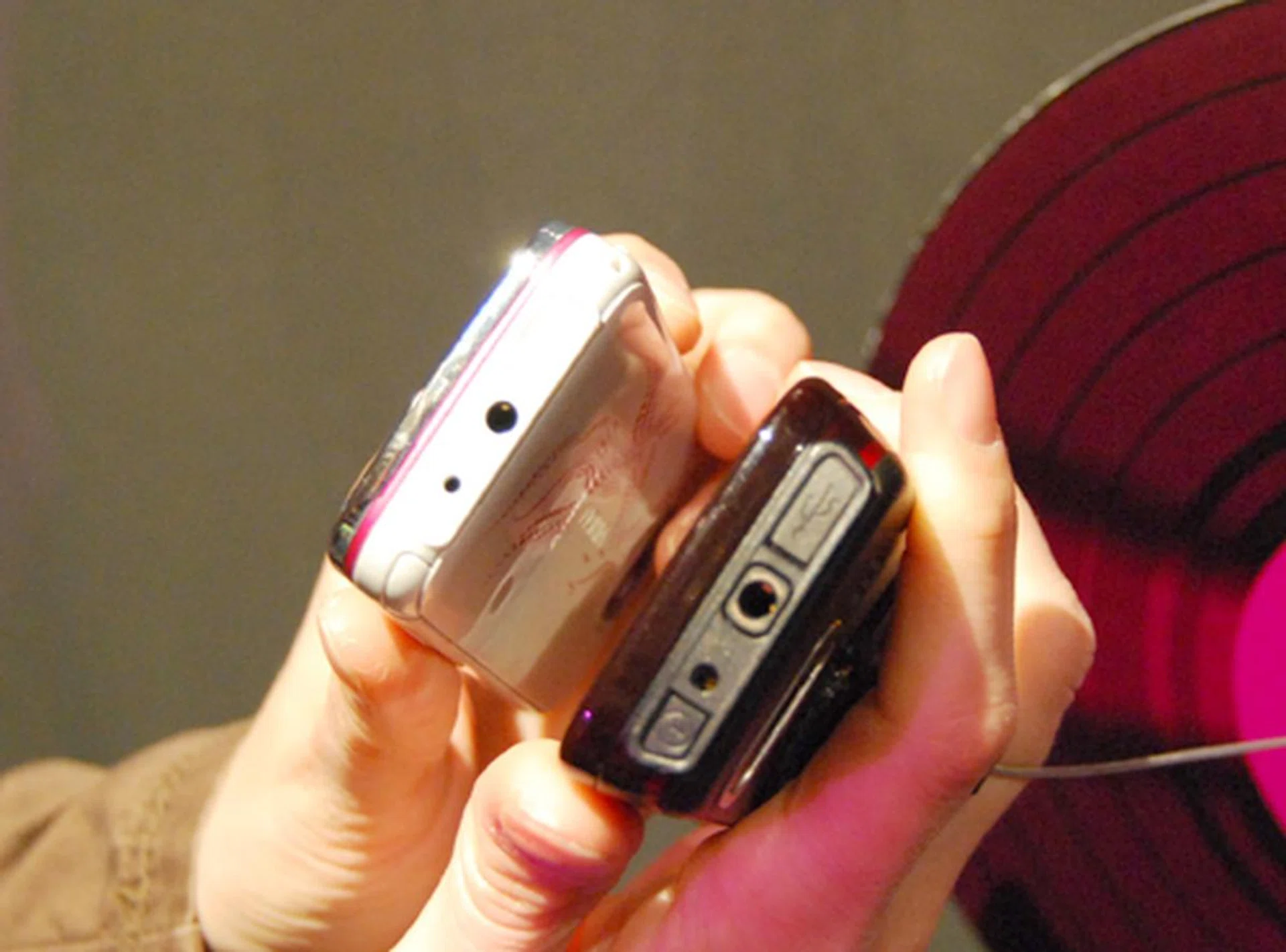  Oddly, the 5530 XpressMusic's 3.5mm audio jack is located at the bottom profile, as opposed to the 5800 XpressMusic's location at the top.  