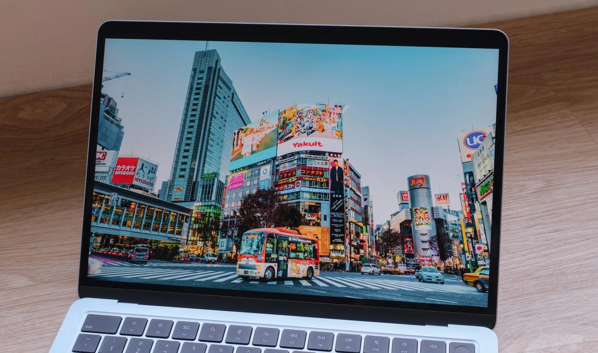 The display looks nice, but it's starting to show its age. Photo: HWZ