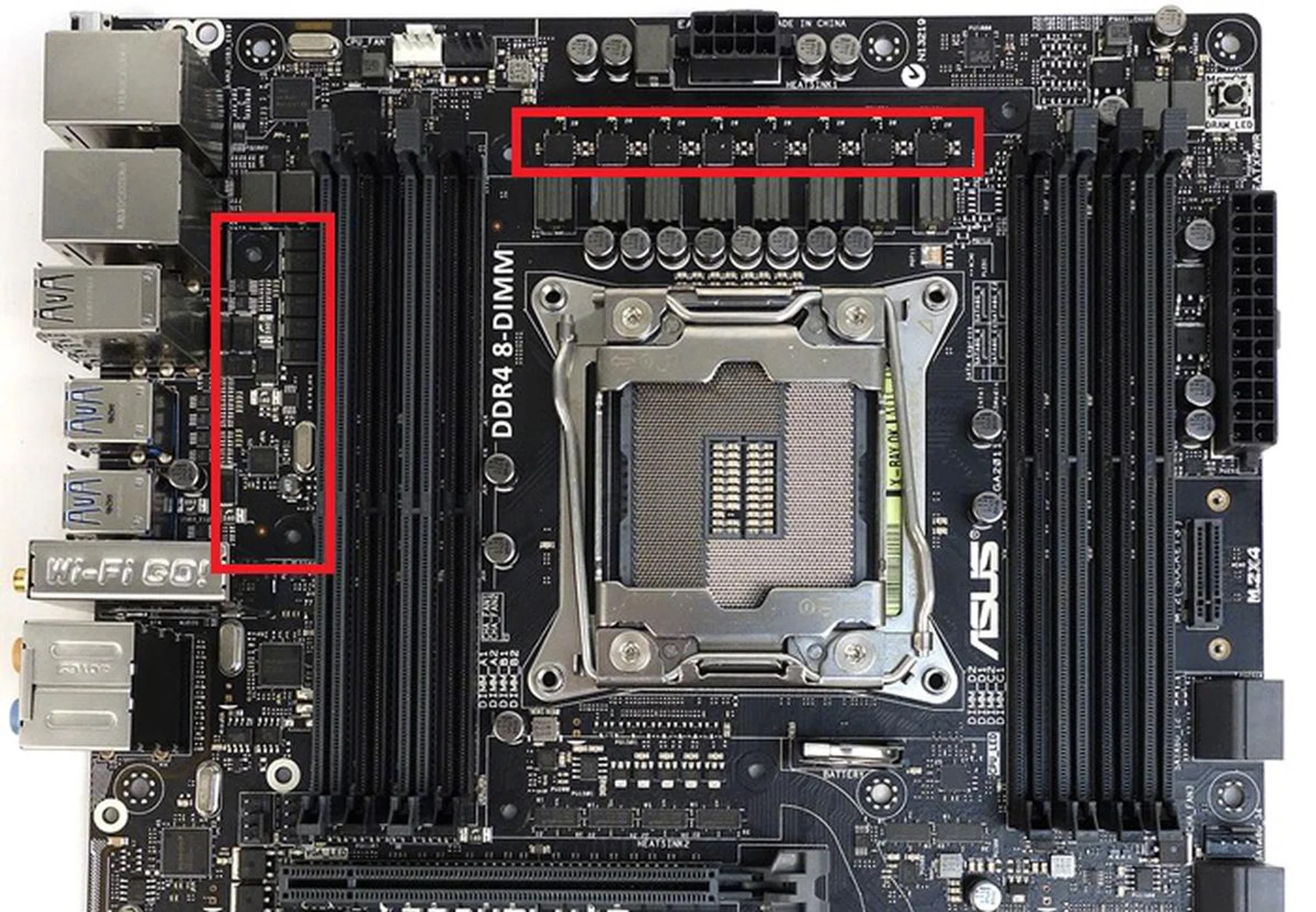 We removed the plastic sheath and the MOSFET heatsinks in order to have a better look at what laid beneath. On the left, there's the collection of surface-mounted capacitors, and to the right, above the CPU socket, we see the exposed MOSFETs.