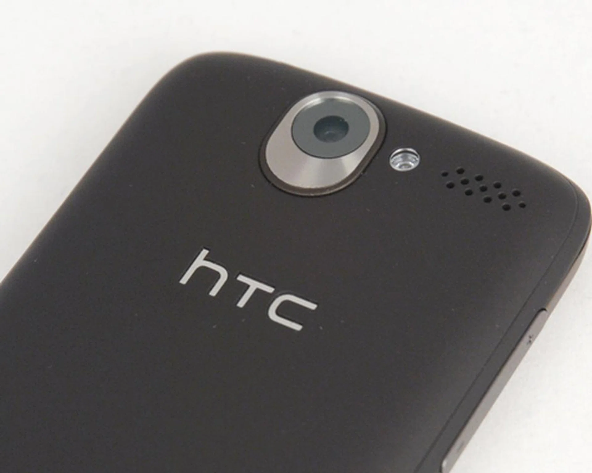 The Desire is loaded with a 5-megapixel camera and LED flash, a common fare amongst smartphones of today.