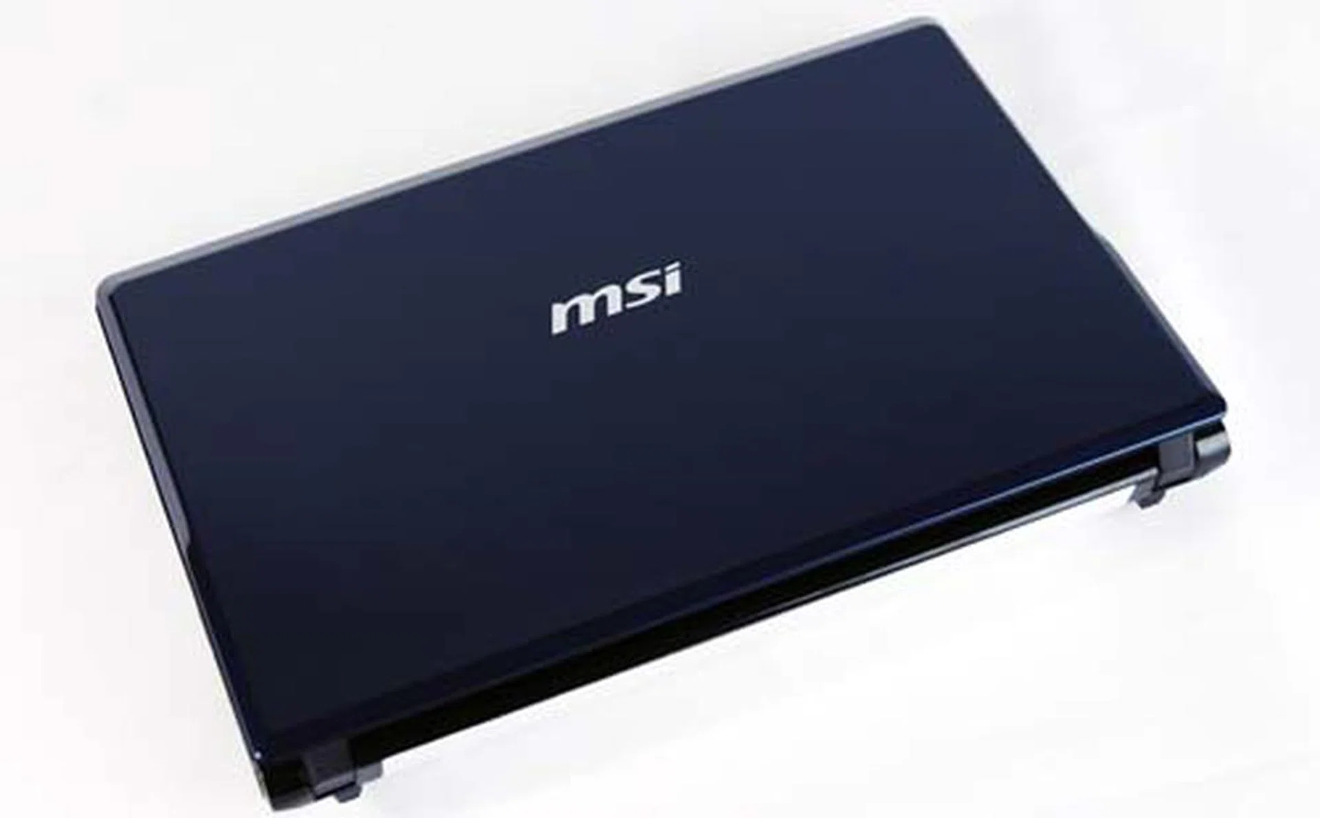 MSI's Wind U123H is a stylish affair with sleek and sharp angles that defy the curves of the other netbooks in this roundup.