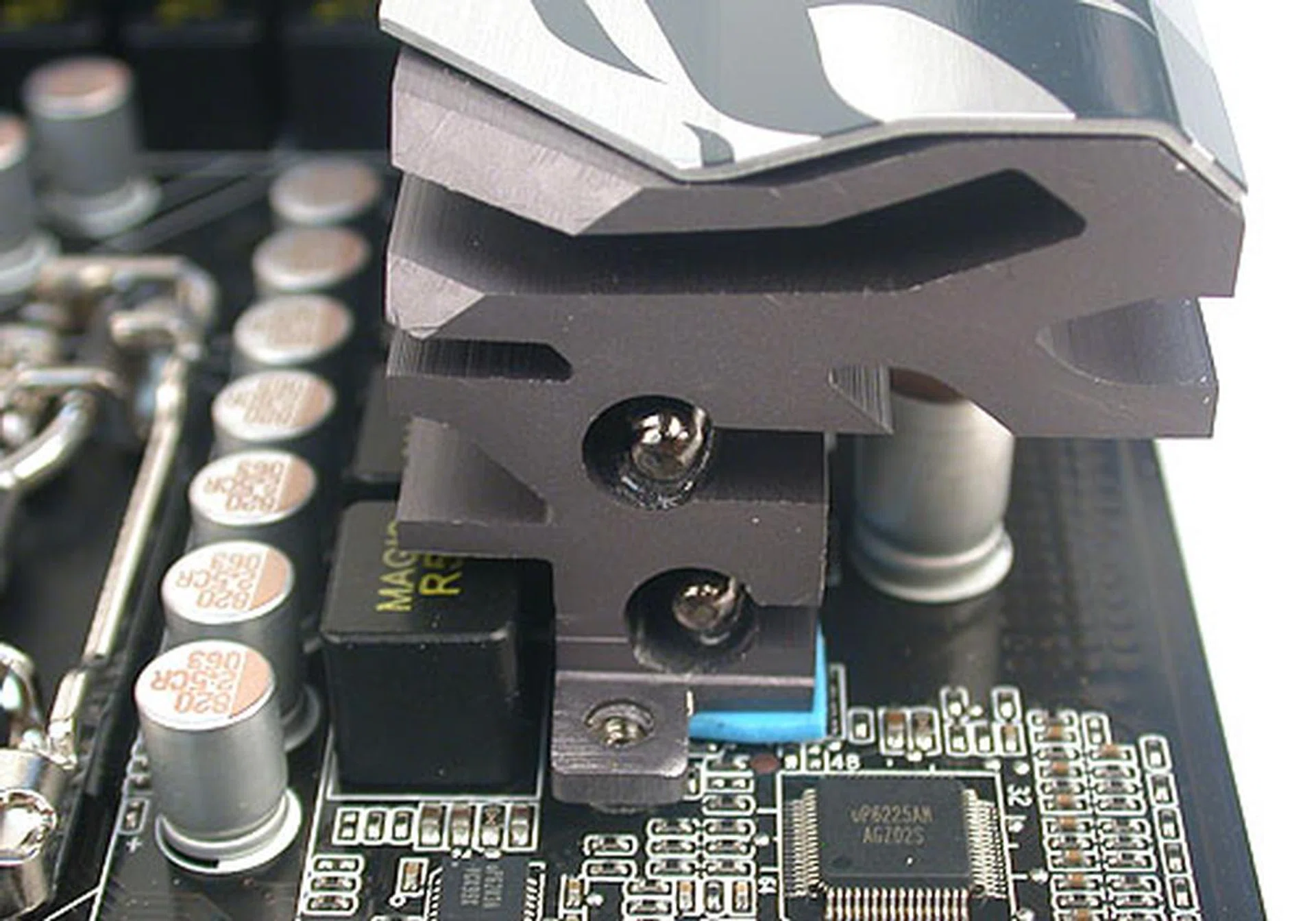 The double heatpipes used for some of the heatsinks near the socket.