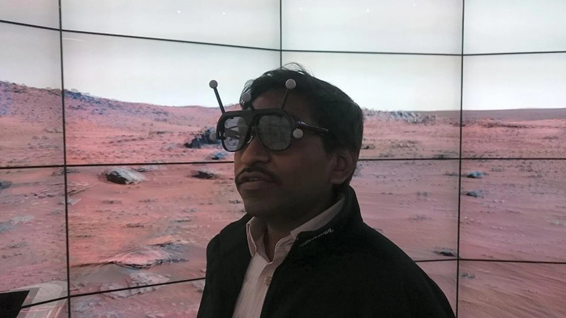 For a few moments, I was exploring the red planet in the eyes of the Mars Rover. And if you are wondering what those funky glasses were, that's the control set with head tracking capability.
