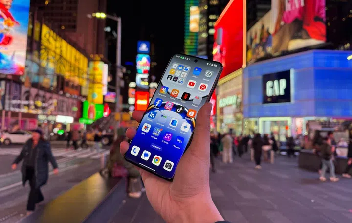 OPPO Find X8 Pro in Times Square, New York. Click to read our review. Photo: HWZ.