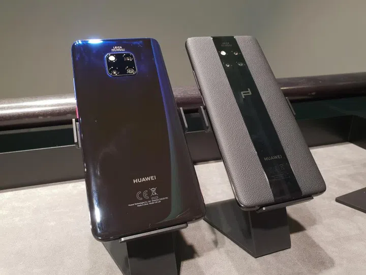 Compared to the regular Mate 20 Pro, the Mate 20 RS has no camera bulge.