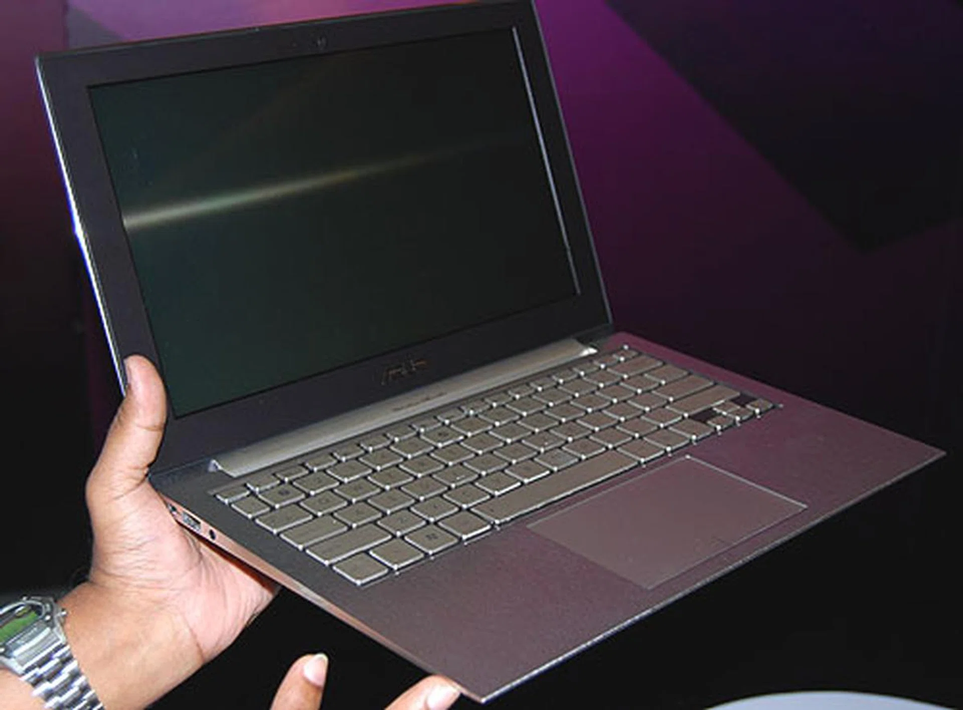 Look at how thin this 12-inch ultraportable gets, as it tapers almost to the edge. It could be rather sharp though. 