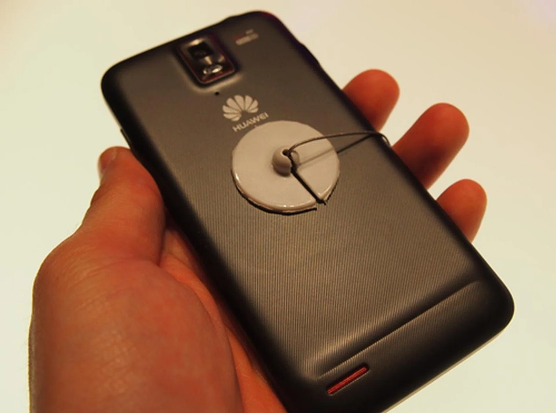 We like the matte back surface of the Huawei Ascend D Quad as it provides a firm grip. Huawei has certainly come a long way in the designing and handling aspects of its devices. 