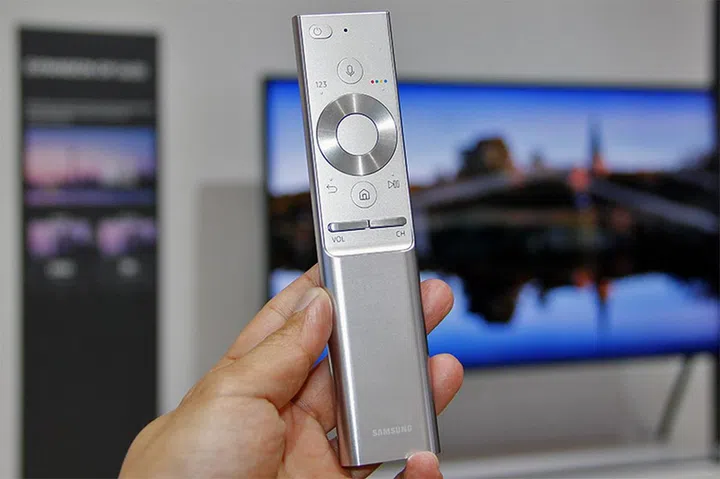The silver One Remote that comes with the 2017 QLED TVs.