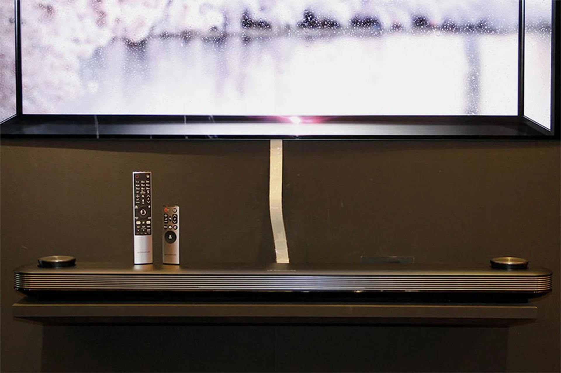 A single flat cable carries the AV signals and power between the soundbar and TV. If the units aren't placed too far apart, the standard 40cm cable will do. A 160cm extension is also included in the box. Suffice to say, to achieve the best look, you need to hide this cable.