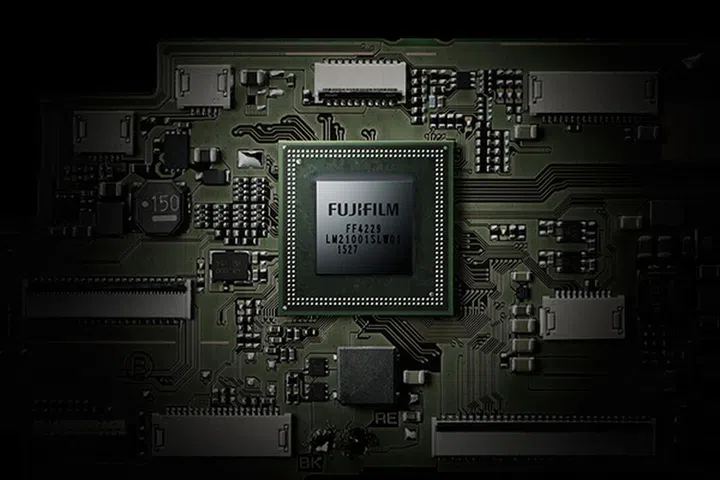 The latest X-Processor Pro makes the X-Pro2 a very speedy camera.