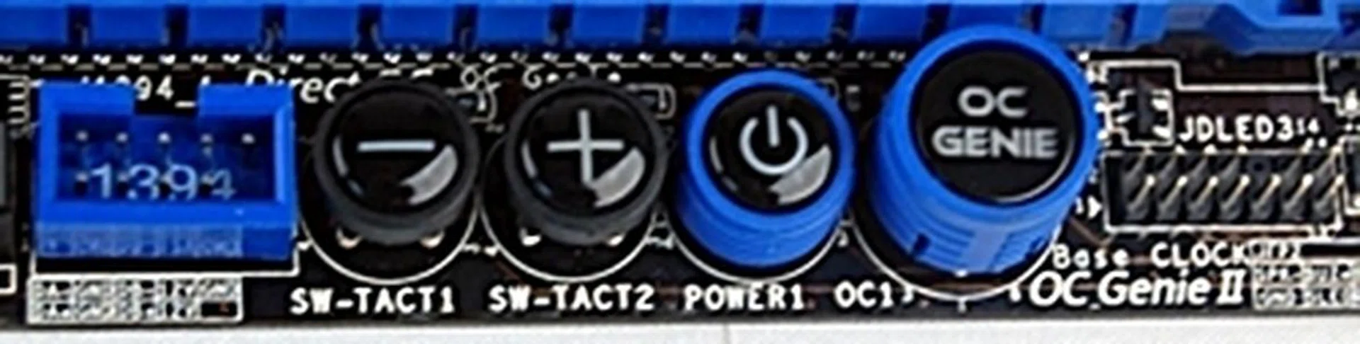 The smaller button with the blue trimming is the power button while the rest of the buttons are for overclocking purposes. For such purposes, MSI recommends using memory modules which have clock frequencies of 1333MHz or higher.