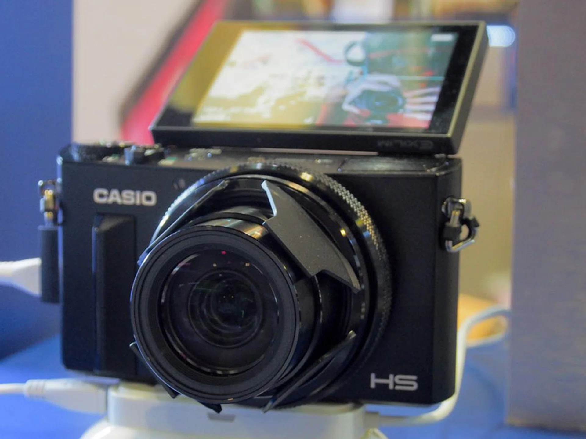 The EX-100 is a 12.1-megapixel camera that has 10.7 x optical zoom and a 28mm wide-angle lens. It’s going for $799 with a free 16GB Micro SD Card, cleaning kit, case, 200 points for further gift redemption, and a free Casio EDIFICE Watch EFR-533BK-1A worth S$299! There’s also a free one year extended warranty, and I the first 50 customers daily get a free G-Factory S$30 cash voucher within two months after he has  purchase of any Exilim camera. 