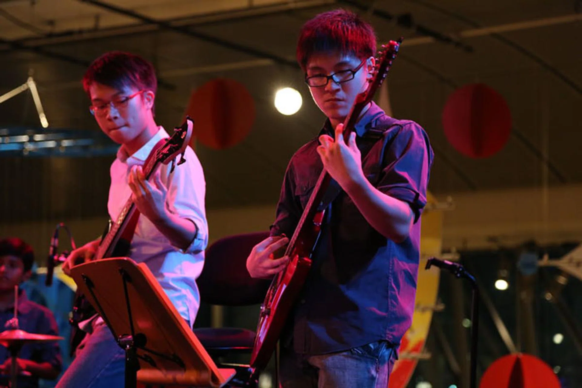 f/4 at 105mm, 1/160 sec, ISO3200.