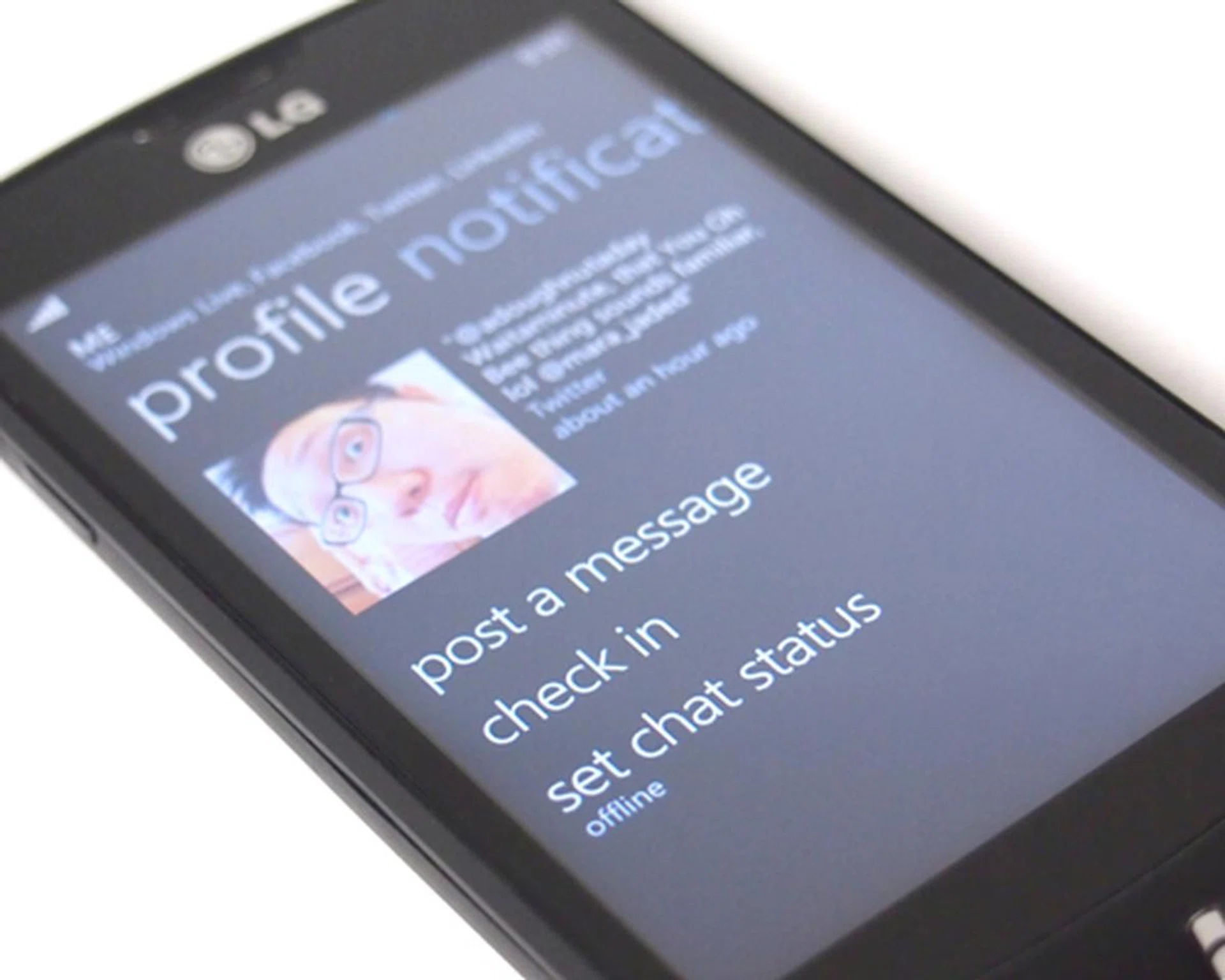 All you need is Me, to post updates across your social networks and check your latest notifications.