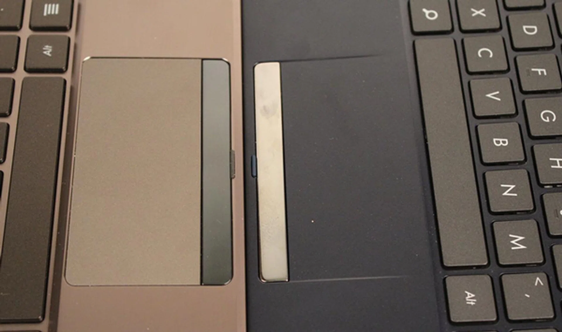 What you see on the Transformer Pad TF300 (right) is reflected on the ASUS PadFone Station Dock.