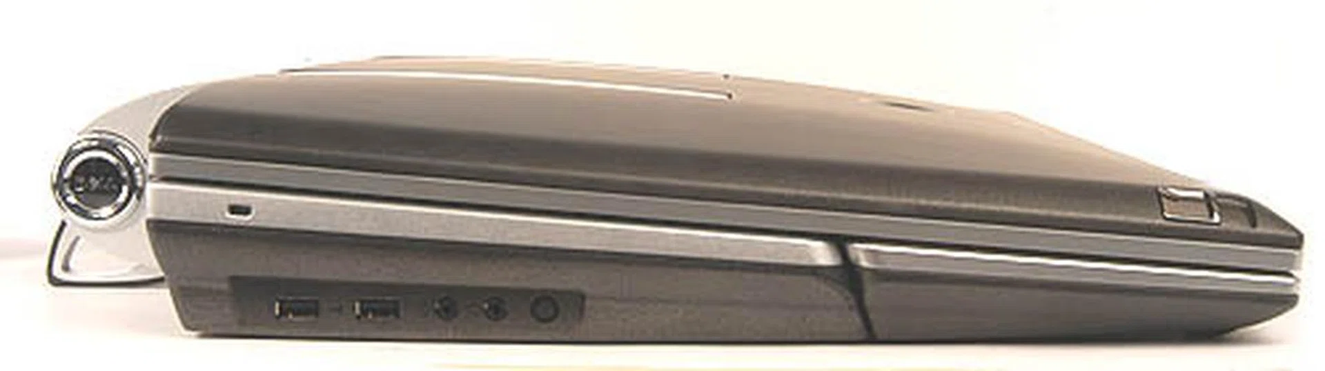 Left flank:- Here we found another 2 USB2.0 ports, the microphone and headphone jacks.