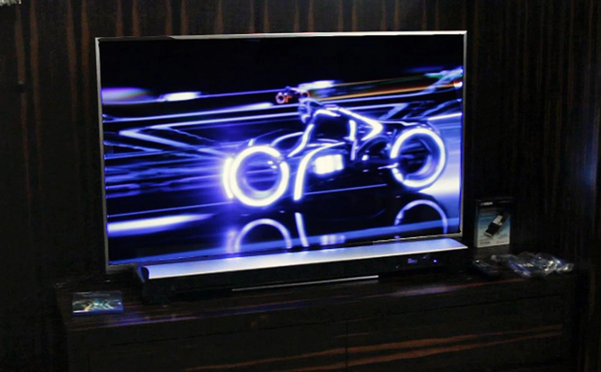 Yamaha also showed off what it's recently available YSP-3300 sound bar is capable of in an adjacent cozy room in Mudian's store.