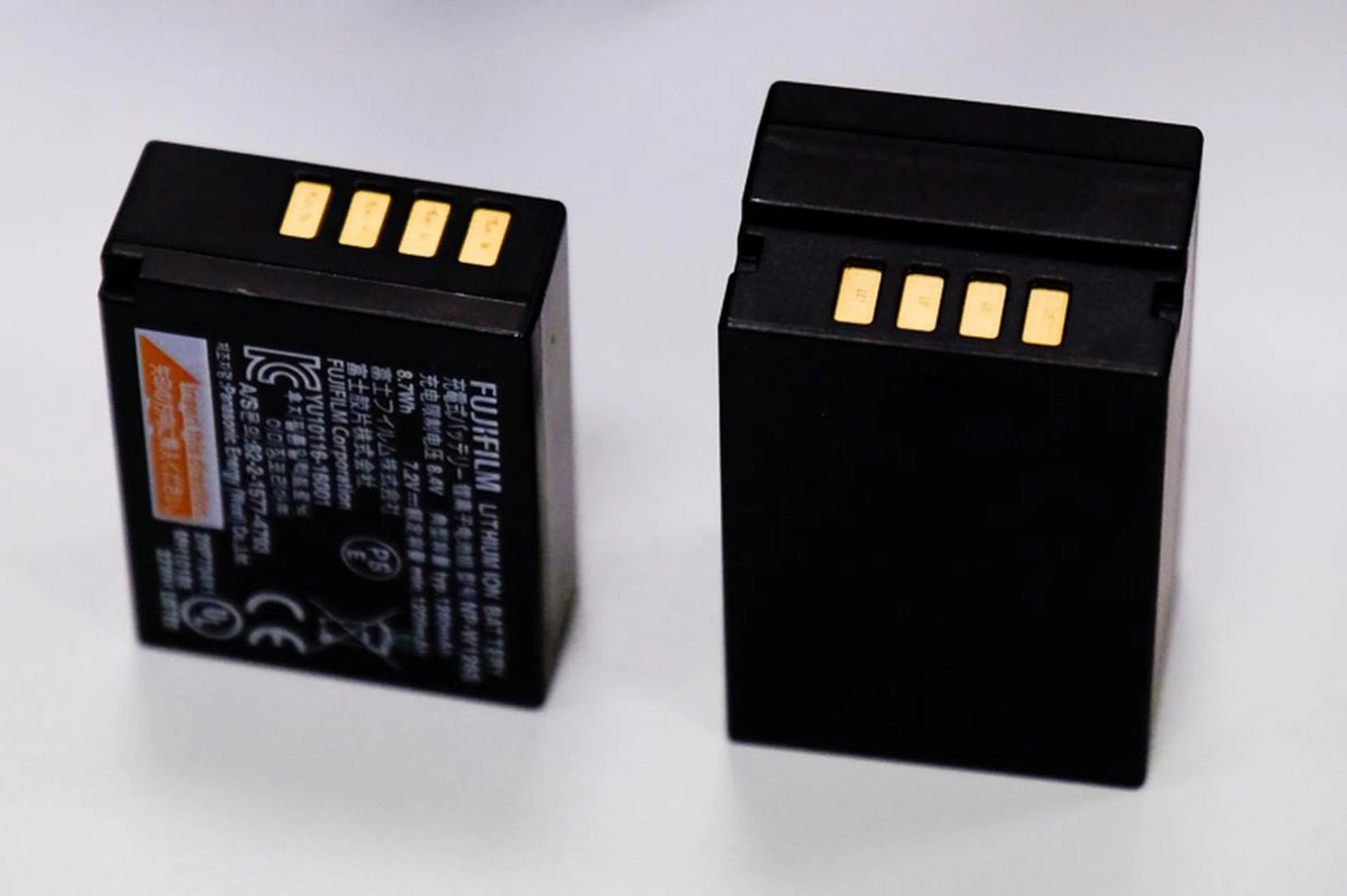 The GFX 50S battery (right) compared to a X-T2 battery.