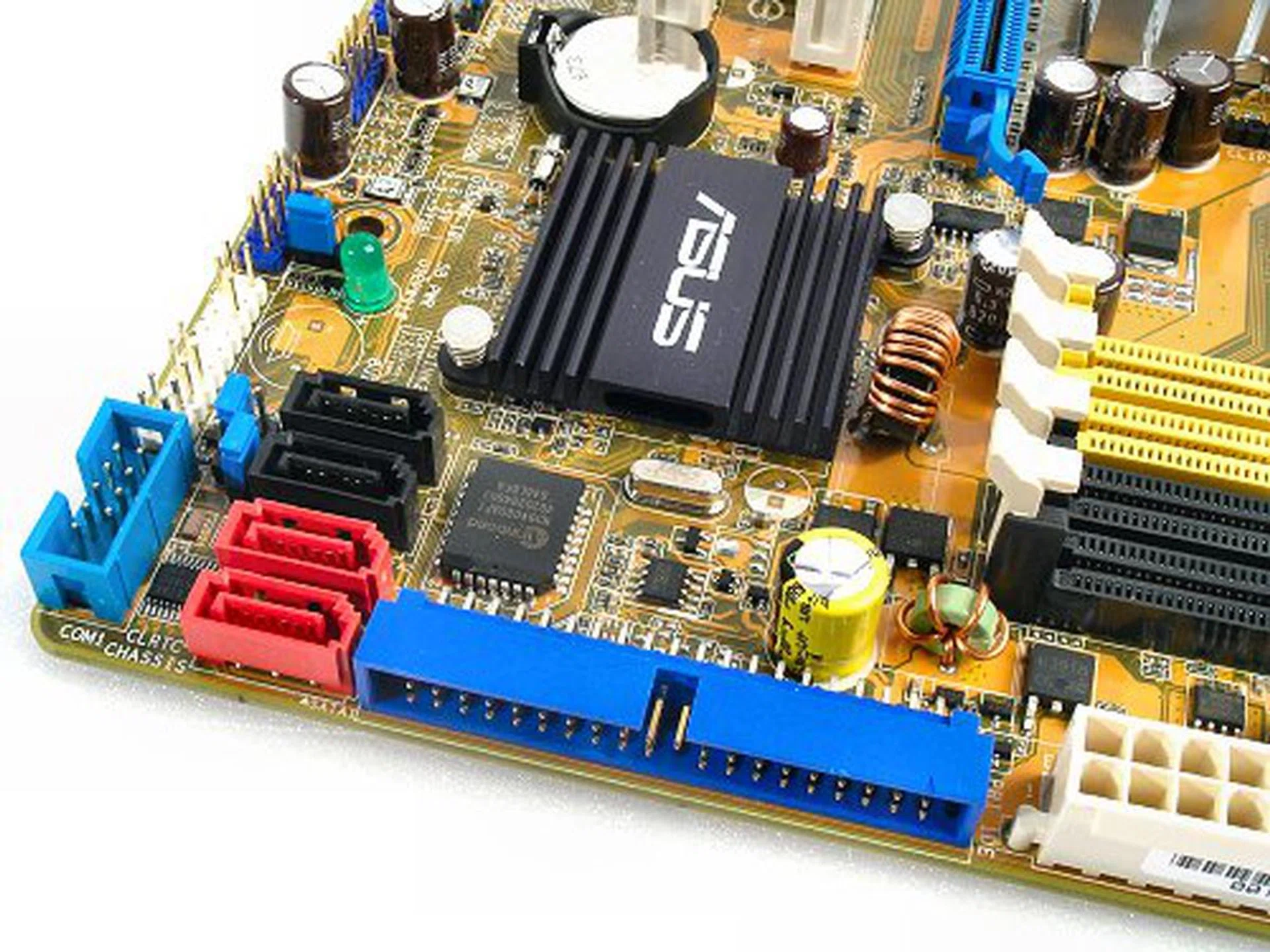 The M2A-VM HDMI has its SATA and IDE ports along the sides to avoid cable problems with large expansion cards.