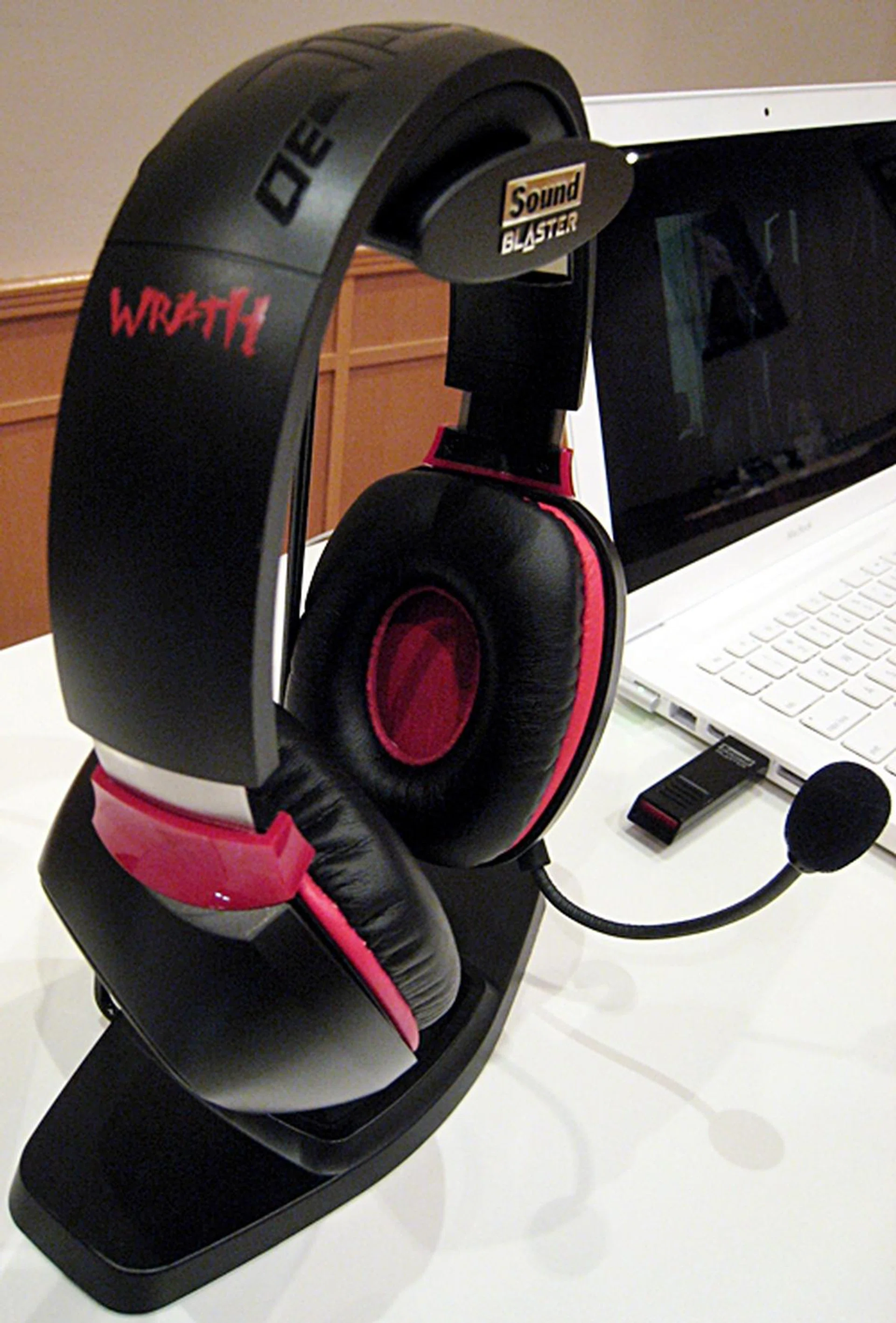 The red color scheme of the Sound Blaster Tactic3D Wrath wireless gaming headset breaks the jet black monotony of the headband and earcups. The earcups are illuminated red when it is powered up and will make a menacing sight in a dimly lit room.