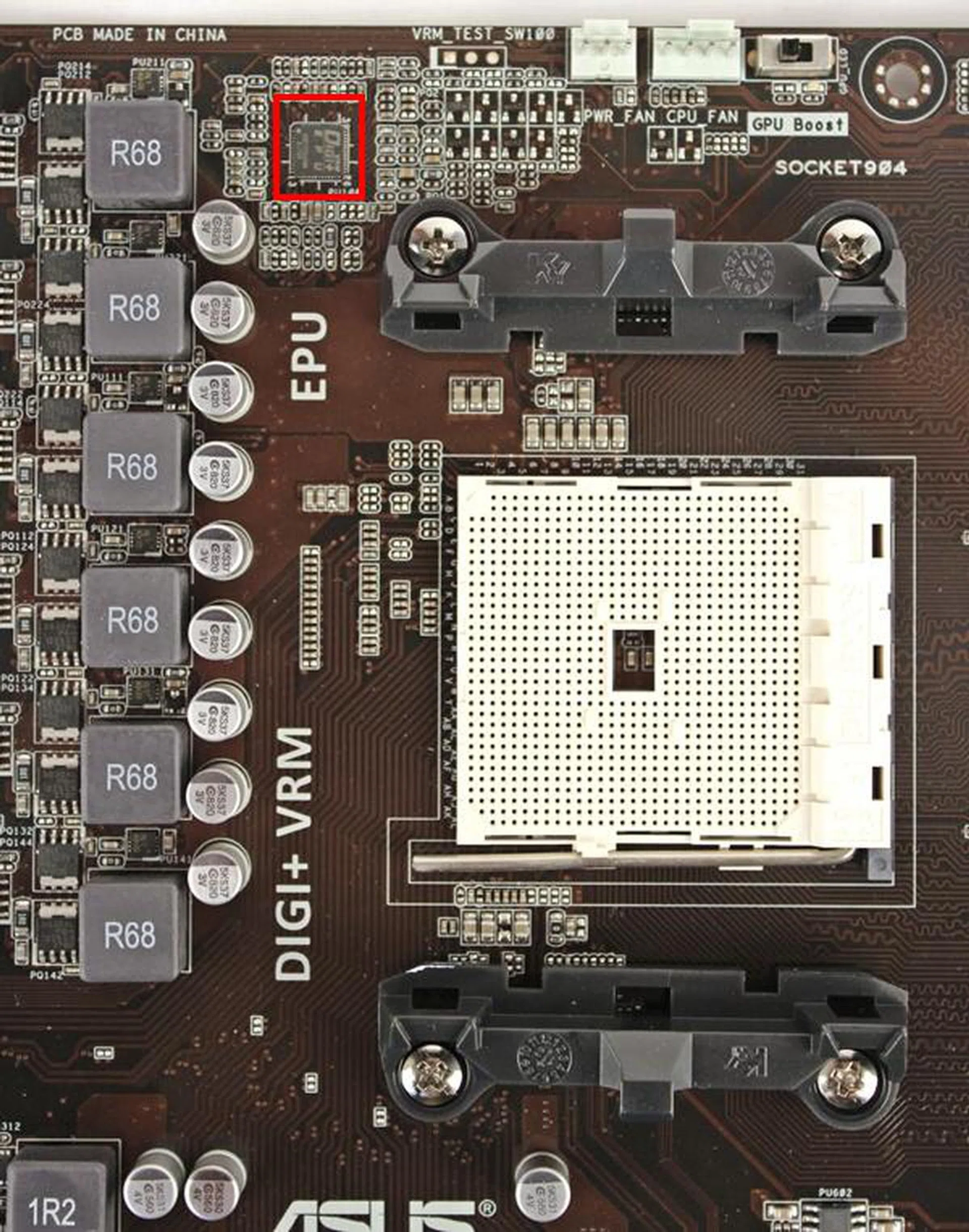 Next to the FM2 socket, we can see the exposed MOSFETs that are usually covered by cooling heatsinks. The ferrite chokes and capacitors are also laid bare in this instance. Outlined in red is the ASUS Digi+ Energy Processing Unit (EPU).