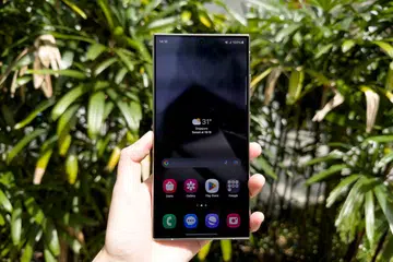 The front display of the Samsung Galaxy S24 Ultra is protected by Corning Gorilla Armour, which helps to reduce glares up to 75%. Photo: HWZ