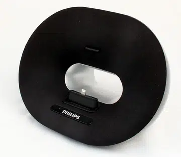 Has the news about the death of docks been exaggerated? The Philips DS3205 is a new docking speaker for the latest Apple devices out on the market right now using the Lightning connector.