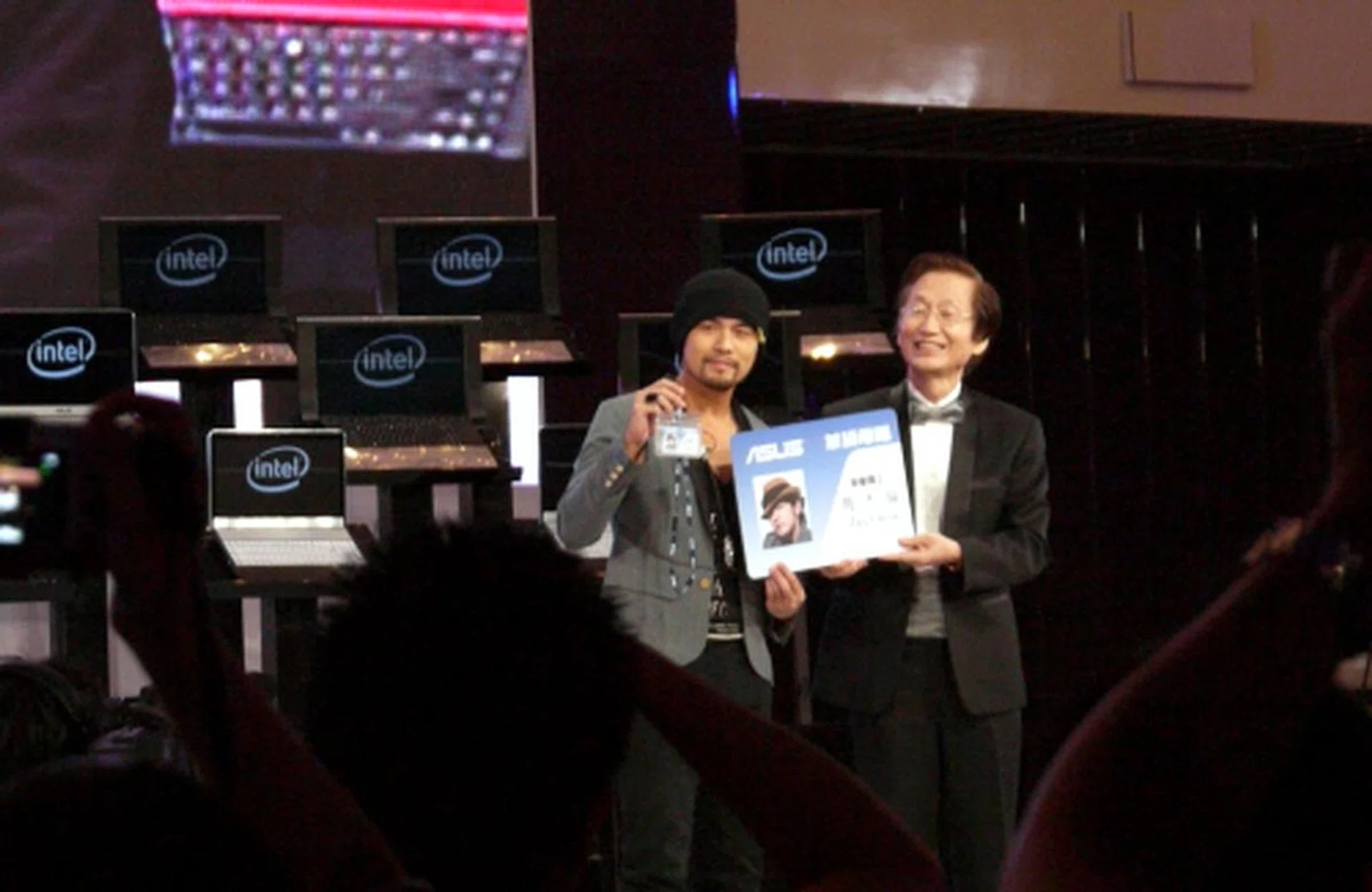 Chou is now "officially" an ASUS employee after Shih handed him an ASUS staff pass. In jest, the event's presenter reminded Chou to report for work punctually despite his superstar status. Hmm, we wonder what is his salary like?