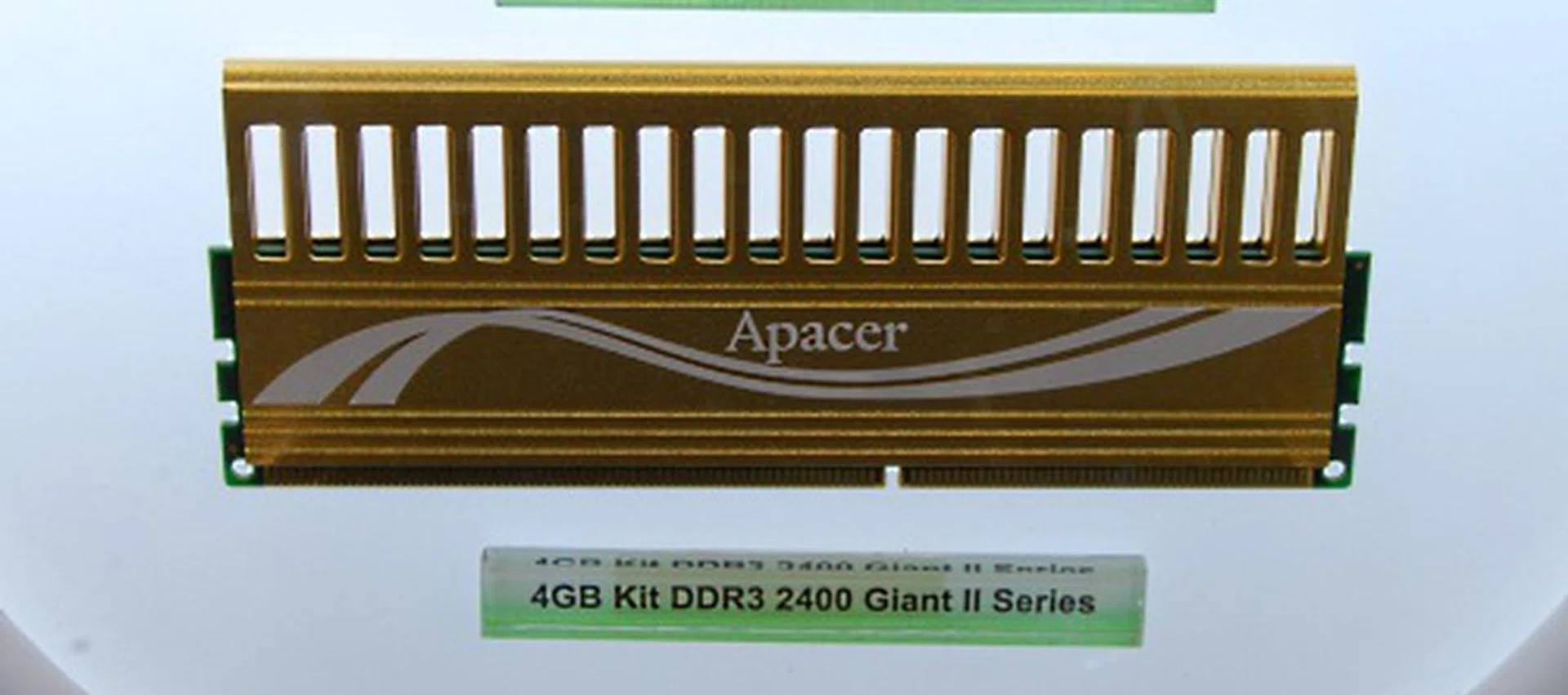 For the overclockers, Apacer's Giant II series are rated at up to DDR3-2200 and are available as a 4GB kit (CL 10-10-10-30). Note the taller than usual heatspreader,