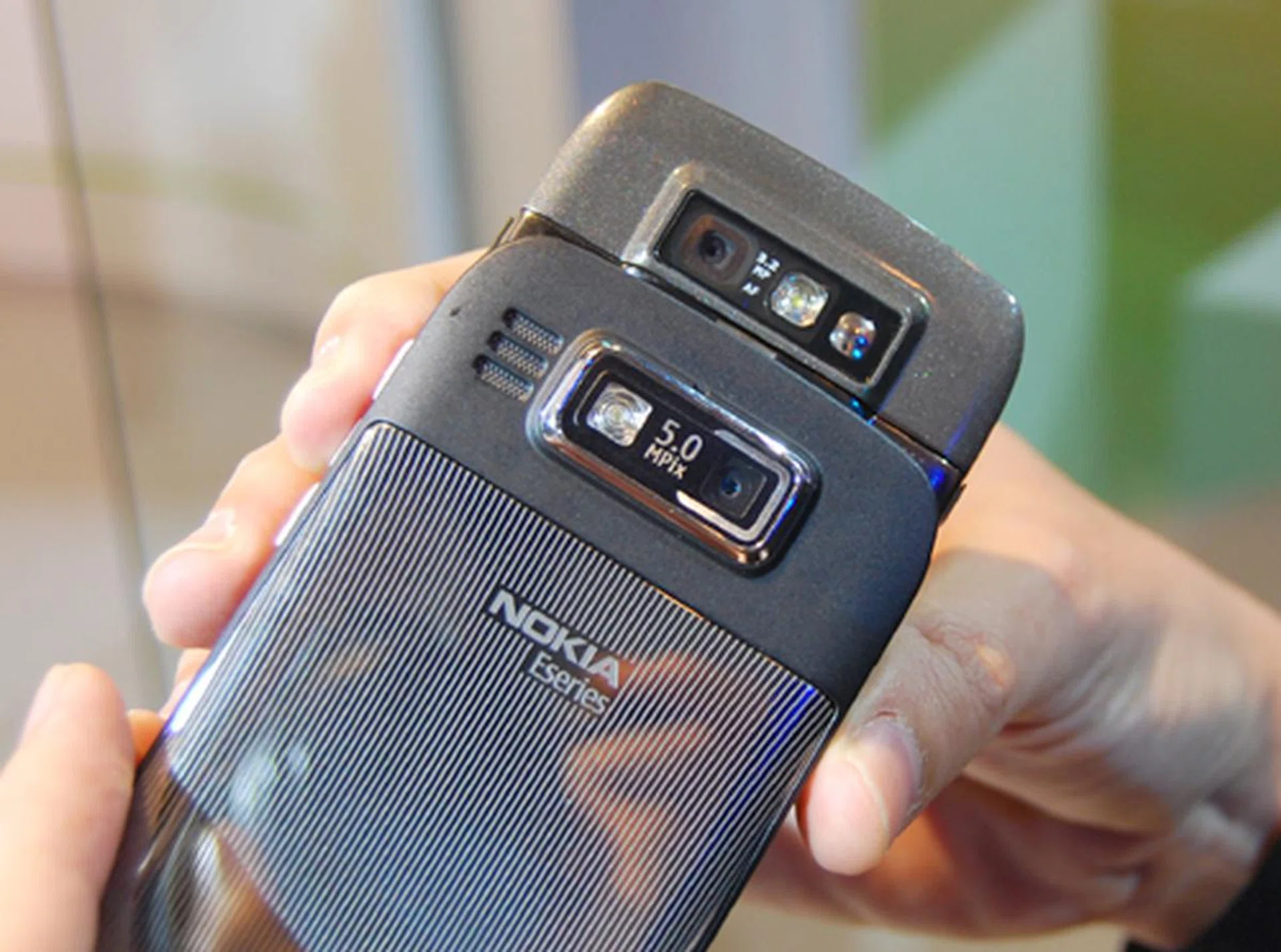  The E72's camera sensor also gets a bump up to 5 megapixels with autofocus and LED flash.  