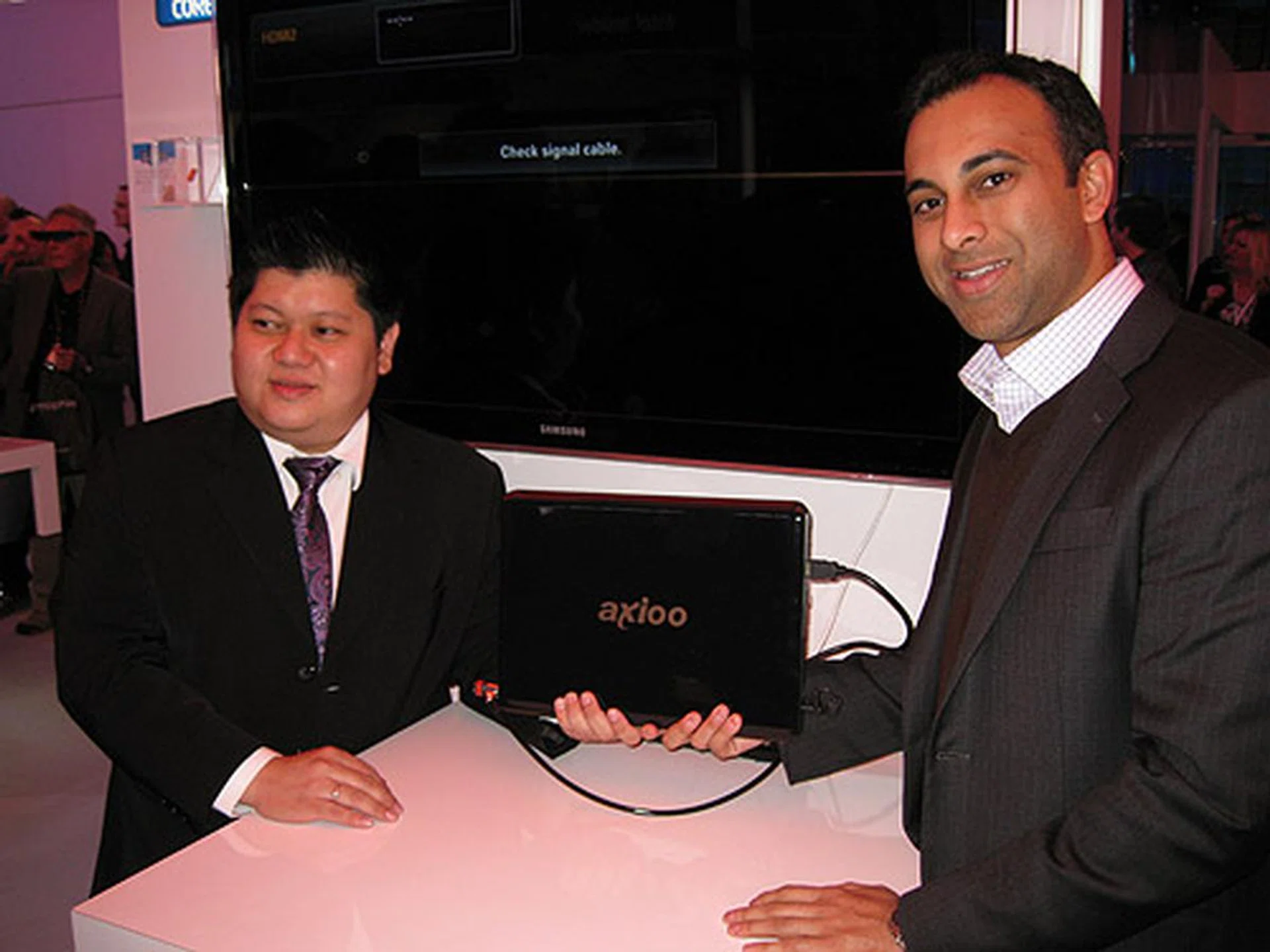 Local OEM was there to launch their new Axioo notebook based on the 2nd generation Intel Core processor (Sandy Bridge). It's the first for a local OEM to be able to launch a locally designed product to the market - making them available the same time as other branded notebooks. The new NEON HNM will be available in Indonesia, Singapore, Malaysia, Thailand and Vietnam. Seen here is Mr David Kartono, Vice President Product Development & International Sales of Axioo International (left) and Mr Navin Shenoy, Vice President, Sales and Marketing Group and General Manager, Asia Pacific Region of Intel (right).