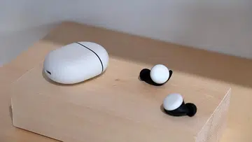 Pixel Buds Clearly White.