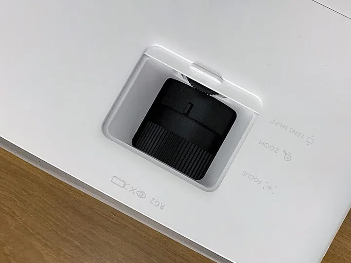 The W2700 has a 1.3x zoom lens and supports vertical lens shift - not bad for something that costs S$2,700.