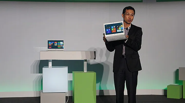 Campbell Kan, President of Personal Computer Global Operations showing off the new Acer Aspire S7.