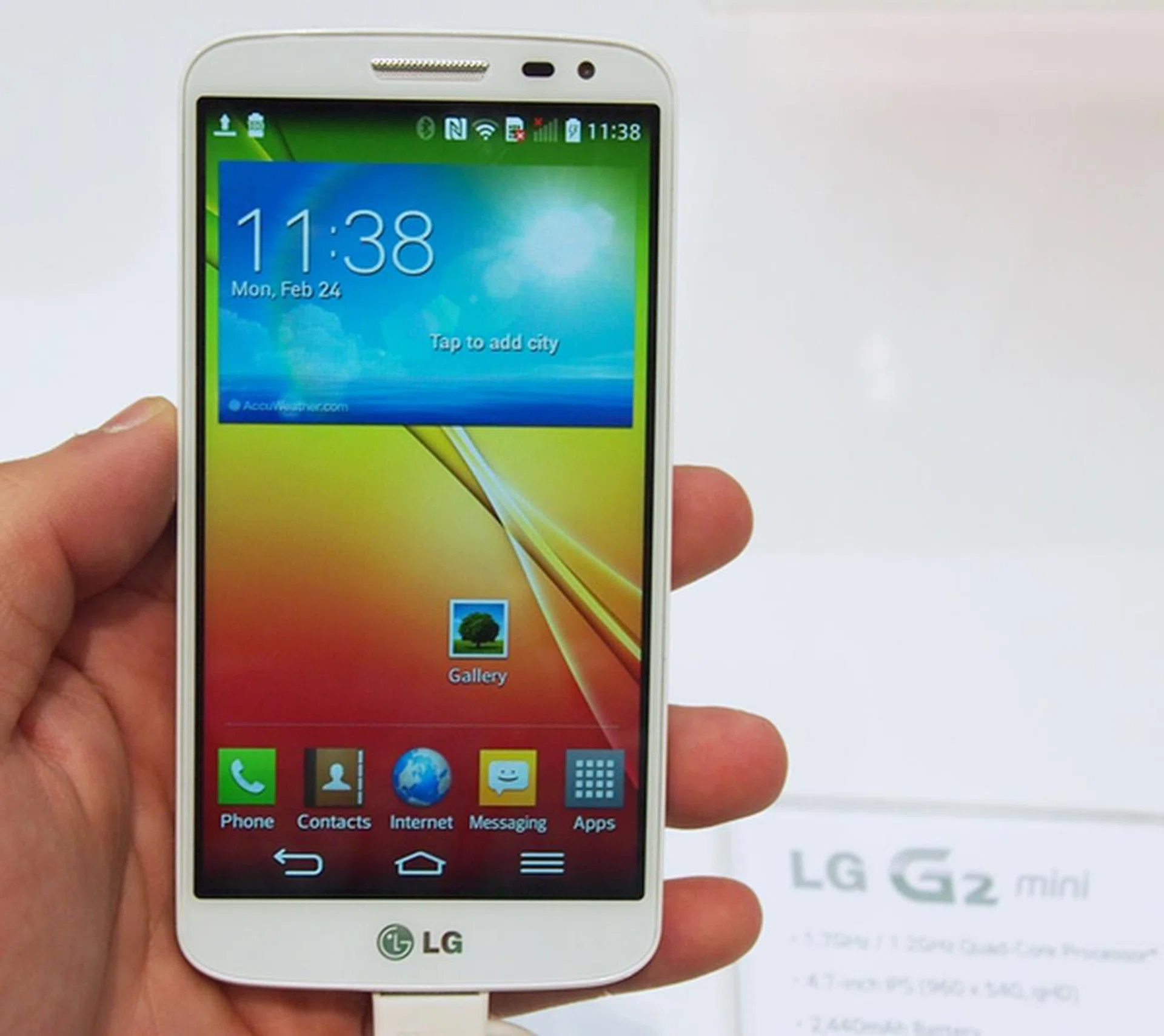 The LG G2 Mini isn't "mini" compared to the rest of its counterparts; it has a relatively big display at 4.7-inches.