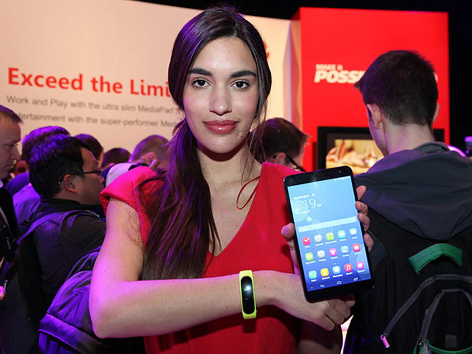 At launch, the Huawei TalkBand B1 will only work exclusively with the newly announced Huawei MediaPad X1 tablet. Future software updates will enable the TalkBand to work with other Android devices, as well as the iPhone too.