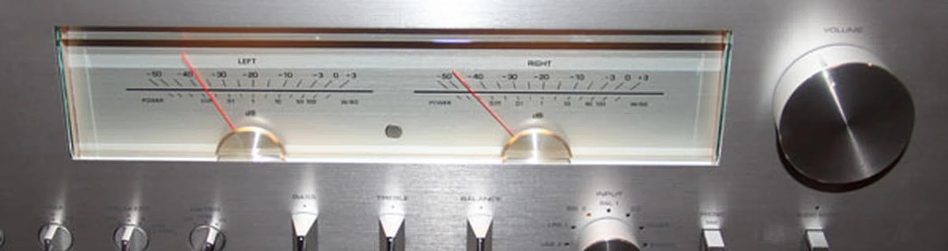 A closer look at the analogue VU meter on the Yamaha A-S3000 amplifier.