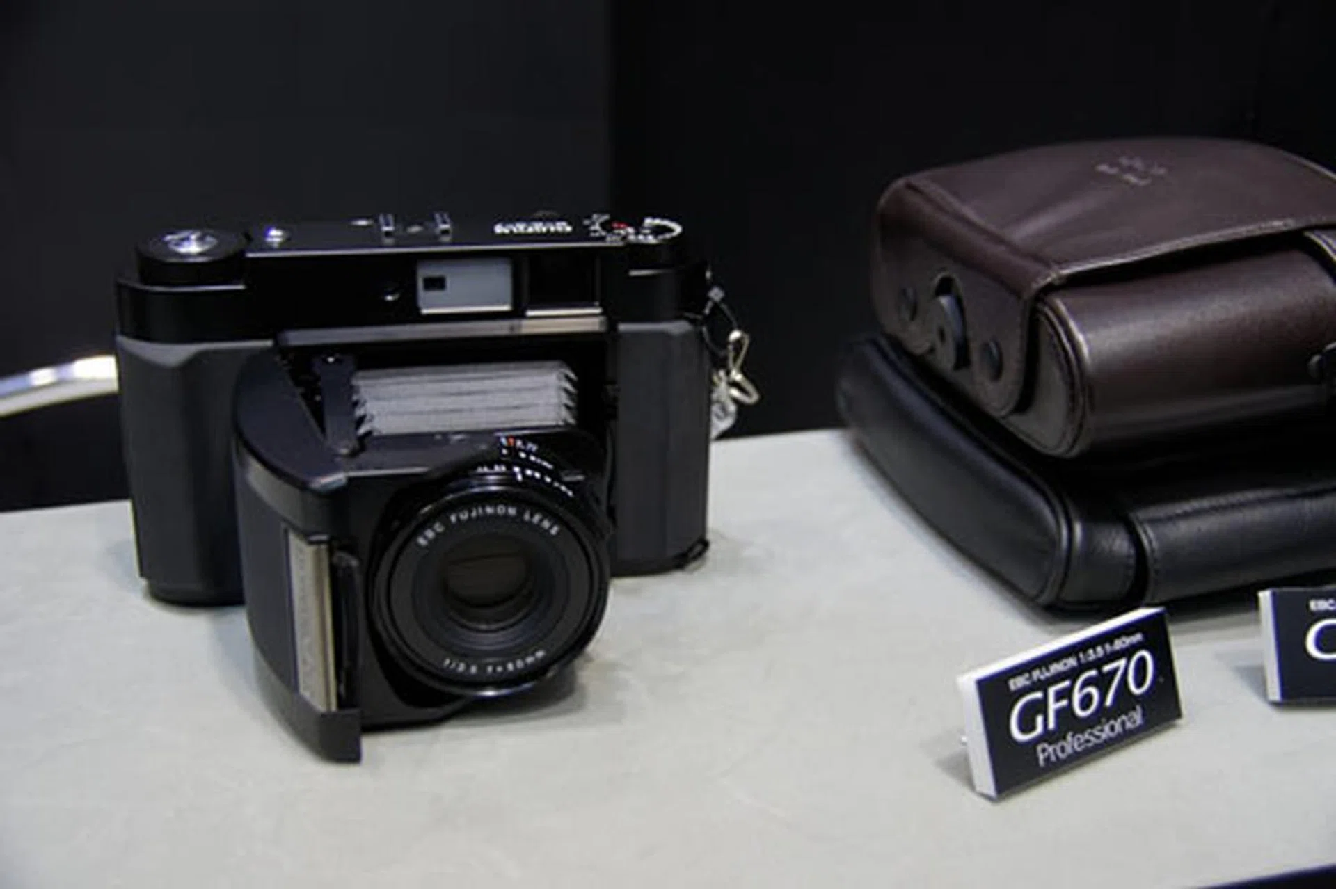 Another camera spotted for film lovers, the Fujifilm GF670 (also known as the Voigtlaender Bessa III) is a modern-day folding camera, which shoots medium format 6x6cm or 6x7cm exposures on 120 or 220 film.